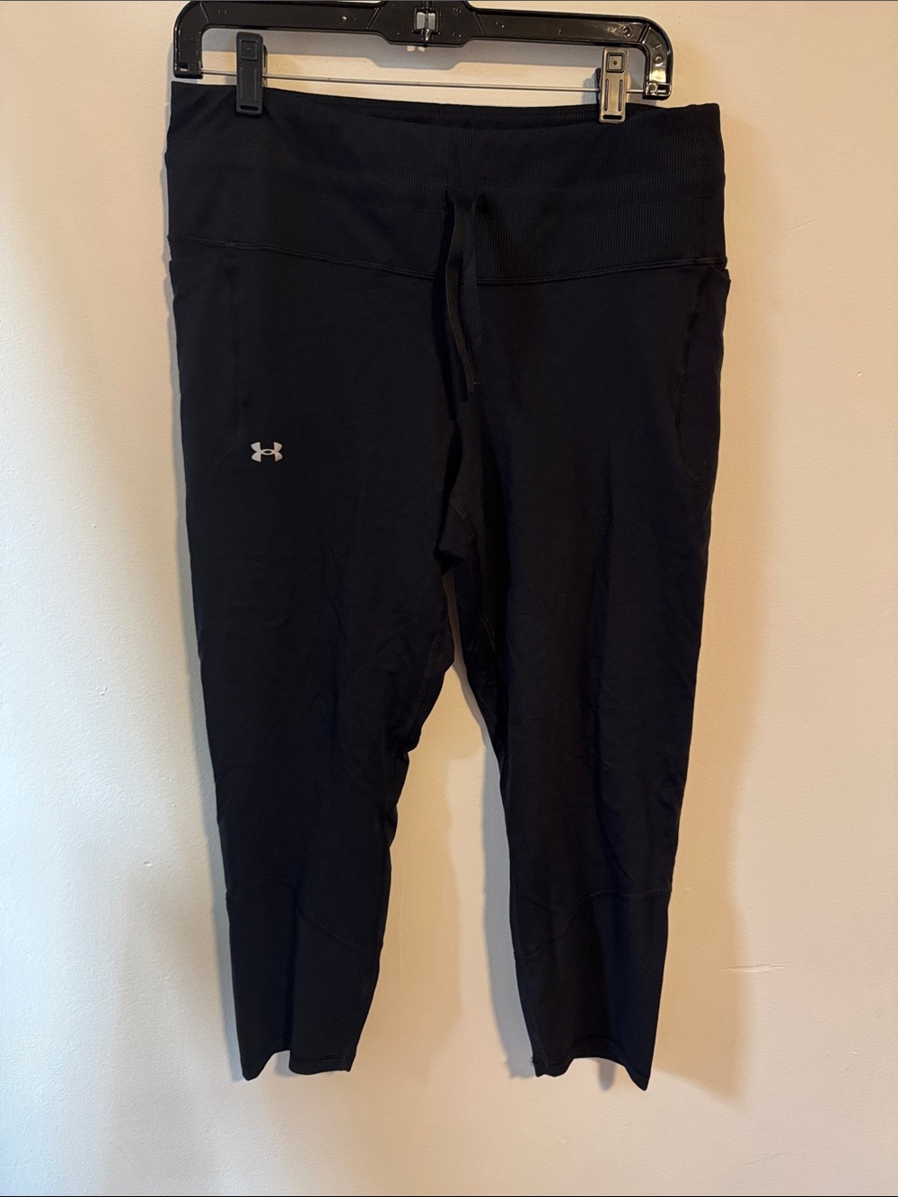 Under Armour Black Capri Performance Leggings